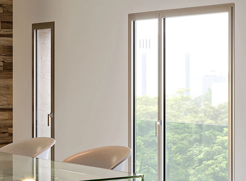 Finestre di alluminio per sala riunioni beige in Emilia-Romagna