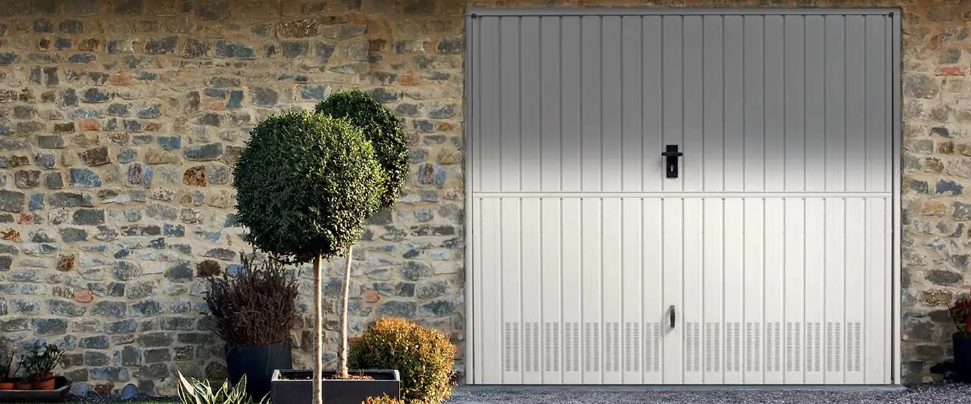 Porta bianca basculante del garage per box auto