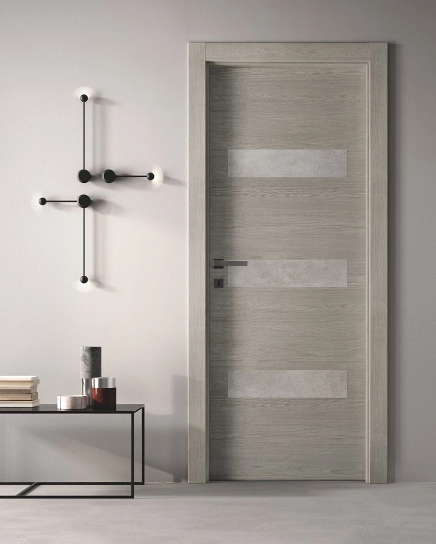 Porta elegante a battente in grigio chiaro e scuro