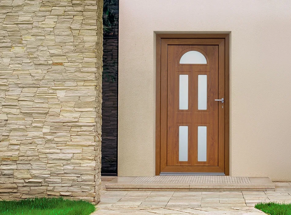 Porta-esterna-in-legno-con-inserti-in-vetro-per-ingresso